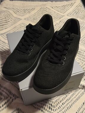 Atoms Black Knit Casual Sneakers Model 001 - Men Size 9  Woman Size 10.5